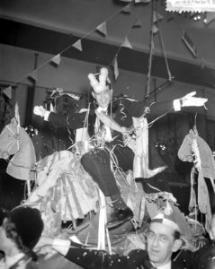 Intocht van de Amsterdamse Prins Carnaval in Bellevue, Bestanddeelnr 911-0551
