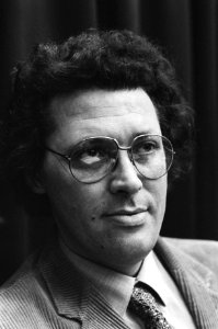 Installatie van het nieuwe CPN-kamerlid Gijs Schreurders (opvolger van Joop Wolf, Bestanddeelnr 931-9478