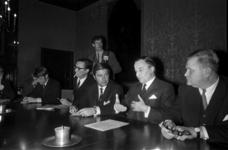 Intern Beraad van regering over benoeming tot gouverneur Nederlandse Antillen dr, Bestanddeelnr 923-2363
