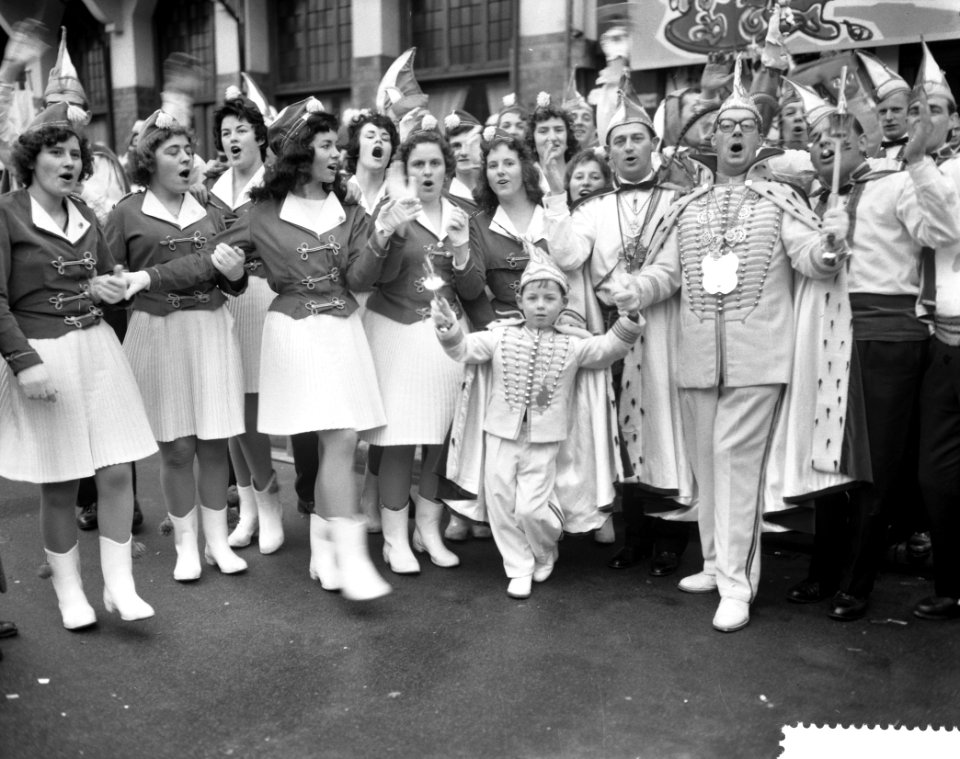 Intocht Prins Carnaval in Eindhoven, Prins Palettinus en adjunct Prins Johnnie, Bestanddeelnr 912-0836