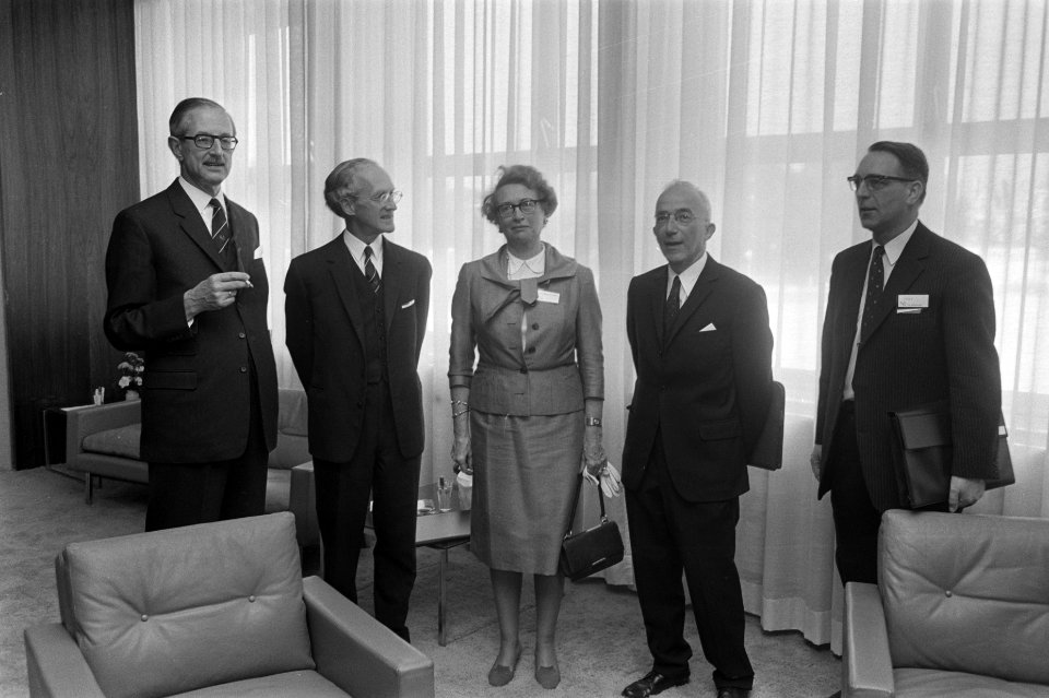 Intern. Juristen Congres in Congresgebouw, Den Haag mr. Bos , Wilberforce, mevr., Bestanddeelnr 923-7741