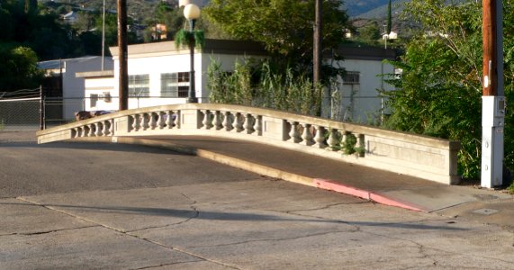 Inspiration Ave Bloody Tanks bridge US railing 1