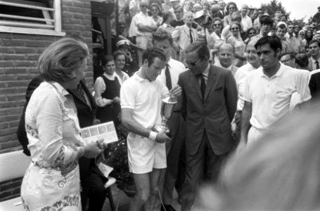 Internationaal tennistoernooi in Hilversum ( t Melkhuisje Beatrix, Claus en Okke, Bestanddeelnr 923-7234