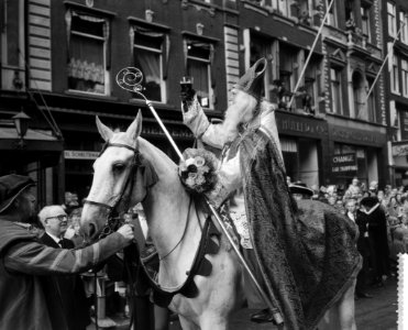 Intocht St Nicolaas te Amsterdam, St Nicolaas op de Dam, Bestanddeelnr 911-7970 photo