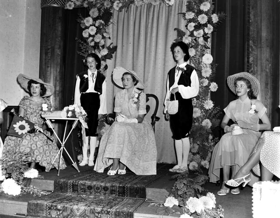 Intocht bloemenkoningin Den Haag, Bestanddeelnr 904-7087