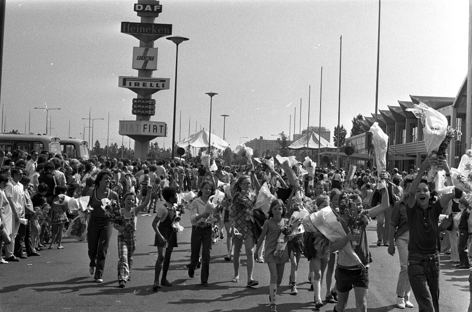 Intocht avondvierdaagse van Amsterdam bij RAI, Bestanddeelnr 926-5022
