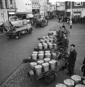 Installatie door burgemeester van Bergen op Zoom van het actiecomite Opgeruimd , Bestanddeelnr 911-9143