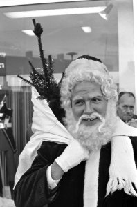 Intocht kerstman in Amstelveen, Bestanddeelnr 913-2977