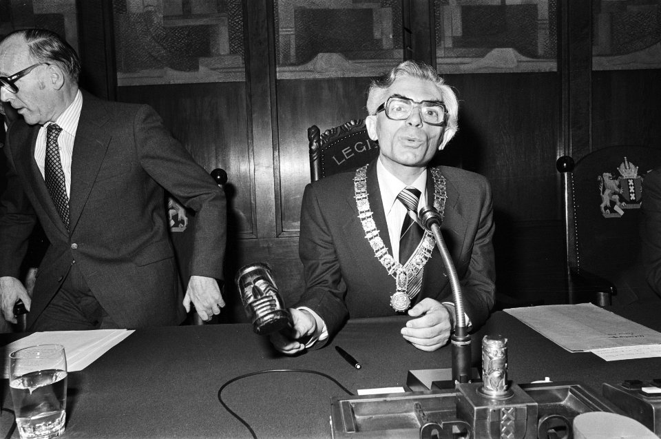 Installatie nieuwe burgemeester van Amsterdam Wim Polak burgemeester Polak met v, Bestanddeelnr 929-2309