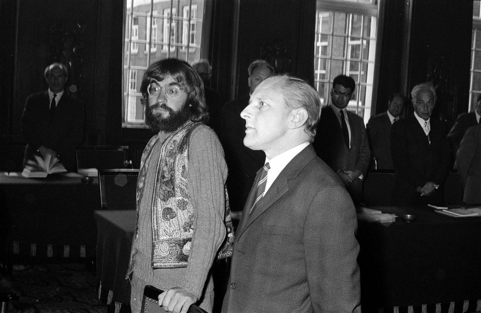 Installatie twee nieuwe leden van Gemeenteraad Amsterdam. Roel van Duyn tijdens , Bestanddeelnr 922-8338