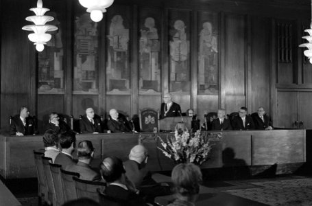 Installatie Dr. J. Samkalden als burgemeester Amsterdam De gemeenteraad, Bestanddeelnr 920-6179