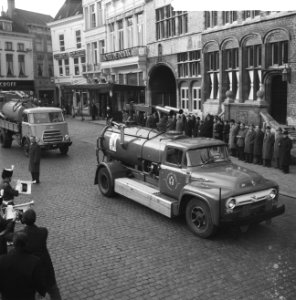 Installatie door burgemeester van Bergen op Zoom van het actiecomite Opgeruimd , Bestanddeelnr 911-9144