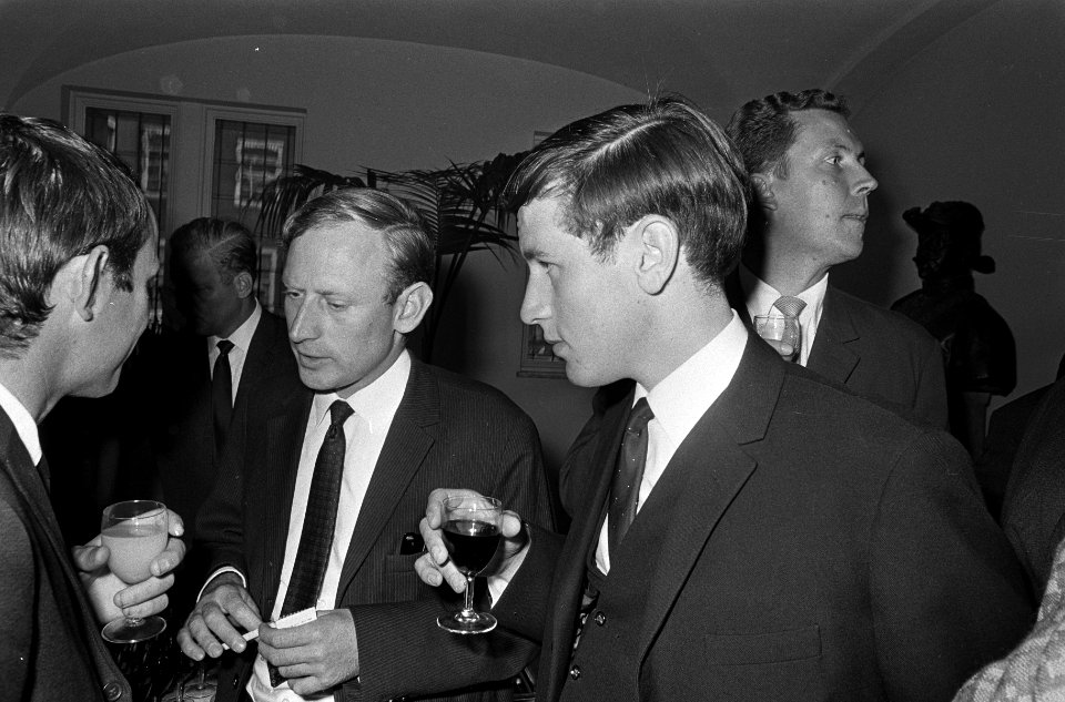 Installatie Dr. J. Samkalden als burgemeester Amsterdam De beide zonen van burge, Bestanddeelnr 920-6169