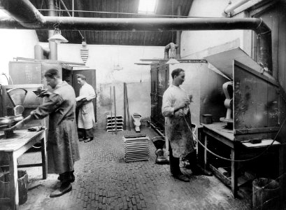 Interieur van de weegschalenfabriek Olland (01)