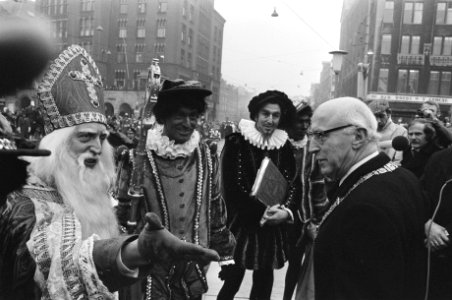 Intocht St Nicolaas in Amsterdam uitreiking ICA-penningen, Bestanddeelnr 928-2718