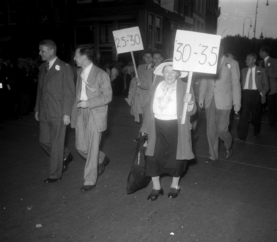 Intocht Studenten reunisten Universiteit Jubileum Amsterdam, Bestanddeelnr 905-1881