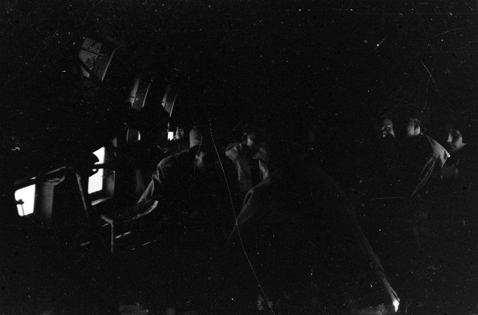 Interieur van een Dakota met KNIL-militairen aan boord, Bestanddeelnr 5531
