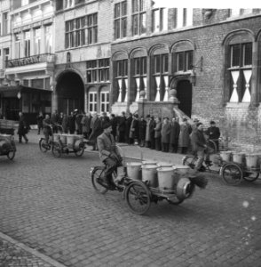 Installatie door burgemeester van Bergen op Zoom van het actiecomite Opgeruimd , Bestanddeelnr 911-9139