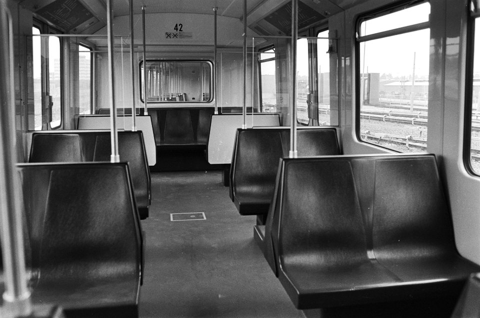 Interieur (aangepast tegen vandalisme), Bestanddeelnr 931-0099