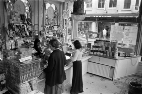 Interieur Jamin, opdracht Volkskrant, Bestanddeelnr 928-7093