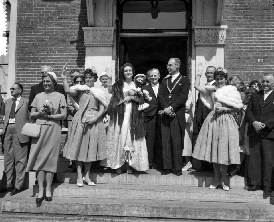 Intocht van de Fruitkoningin en groenteprinsessen te Zwaag, Bestanddeelnr 910-3632