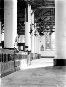 Interieur van de Grote Kerk in Edam gezien vanuit het zuidwesten links het doop, Bestanddeelnr 252-0720