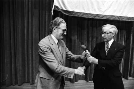 Installatie nieuwe voorzitter CNV, hr Harm vd Meulen , als opvolger van Jan Lans, Bestanddeelnr 929-7684