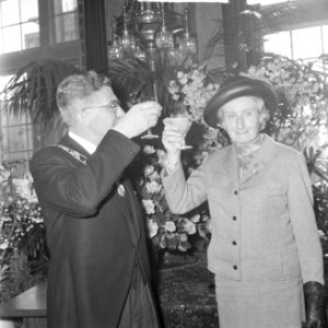 Installatie burgemeester Thomassen, burgemeester Thomassen toost met echtgenote, Bestanddeelnr 917-6812