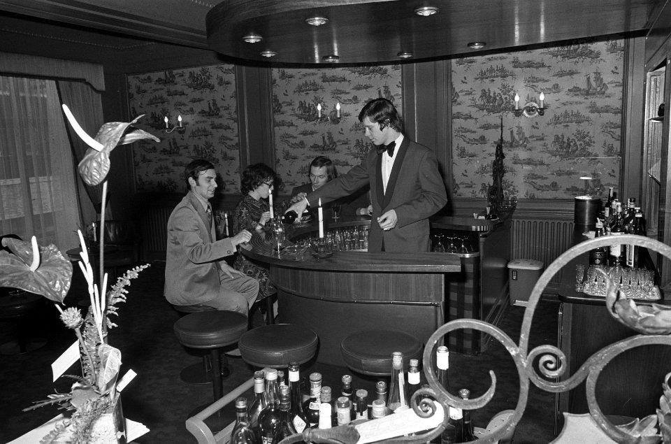 Interieur Dicker en Thijsrestaurant , opdracht Hotelrevue nieuwe bar, Bestanddeelnr 926-2640