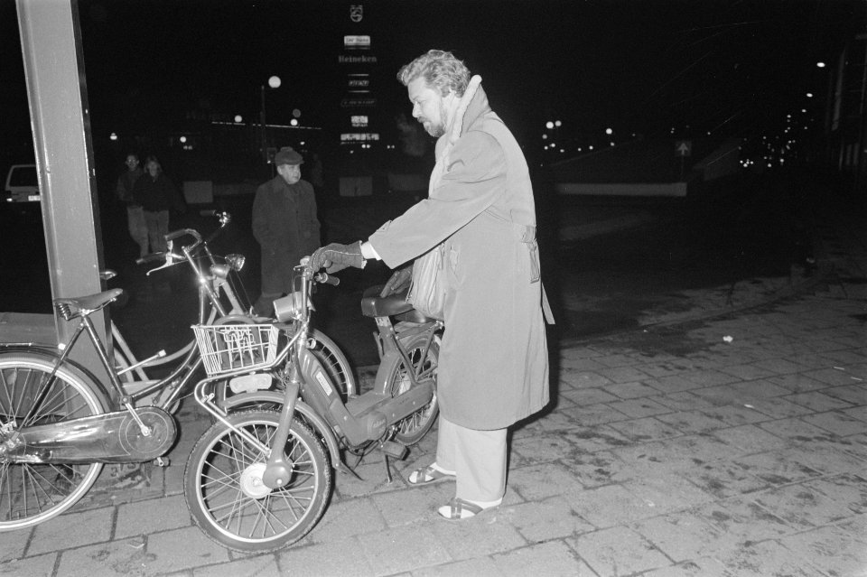 Inspraakavond over uitbreidingsplannen RAI-complex aankomst wethouder Van der V, Bestanddeelnr 934-1675