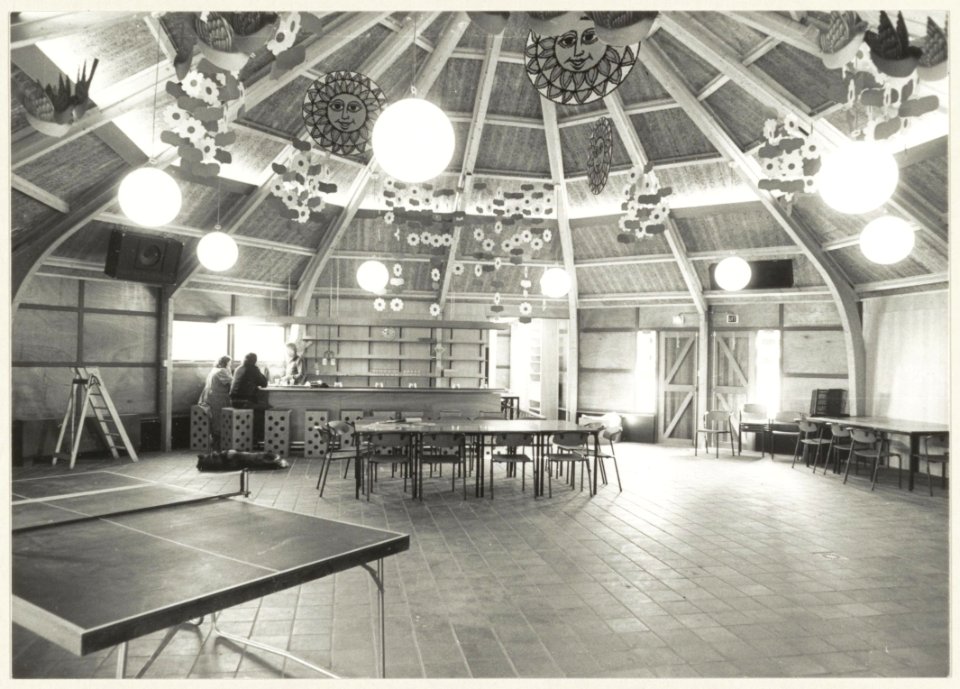 Interieur Jongerencentrum 't Plein aan de Costa Brava. NL-HlmNHA 54010163