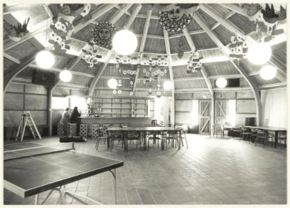 Interieur Jongerencentrum 't Plein aan de Costa Brava. NL-HlmNHA 54010163