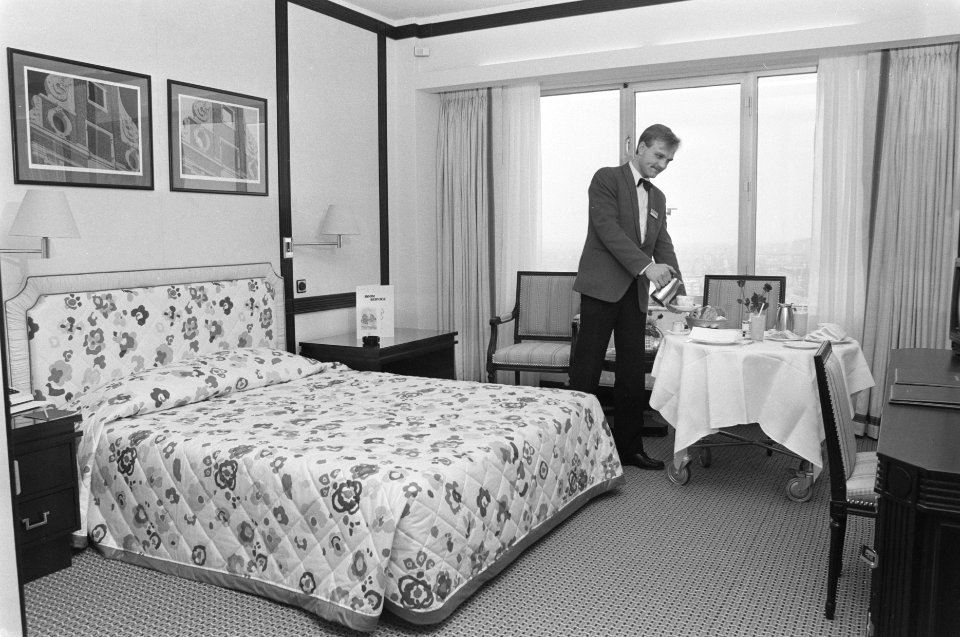 Interieur hotelkamer Okma Amsterdam, Bestanddeelnr 933-9437