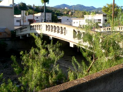 Inspiration Ave Bloody Tanks bridge from N 1