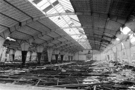 Interieur van deels gesloopte RAI, Bestanddeelnr 930-9961