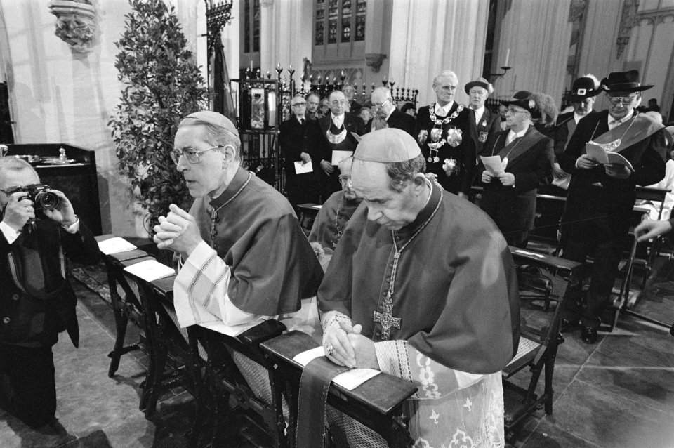 Installatie Bisschop Ter Schure in de St. Jans Kerk in Den Bosch Bisschop Ter , Bestanddeelnr 933-2610