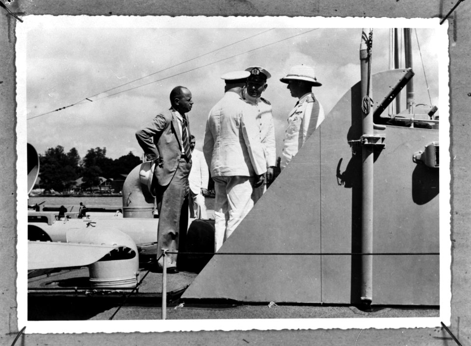 Inspectie van een motortorpedoboot, Bestanddeelnr 935-0103
