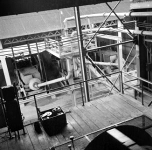 Interieur van de bauxietfabriek van de Surinaamse Bauxiet Maatschappij in Moengo, Bestanddeelnr 252-6599