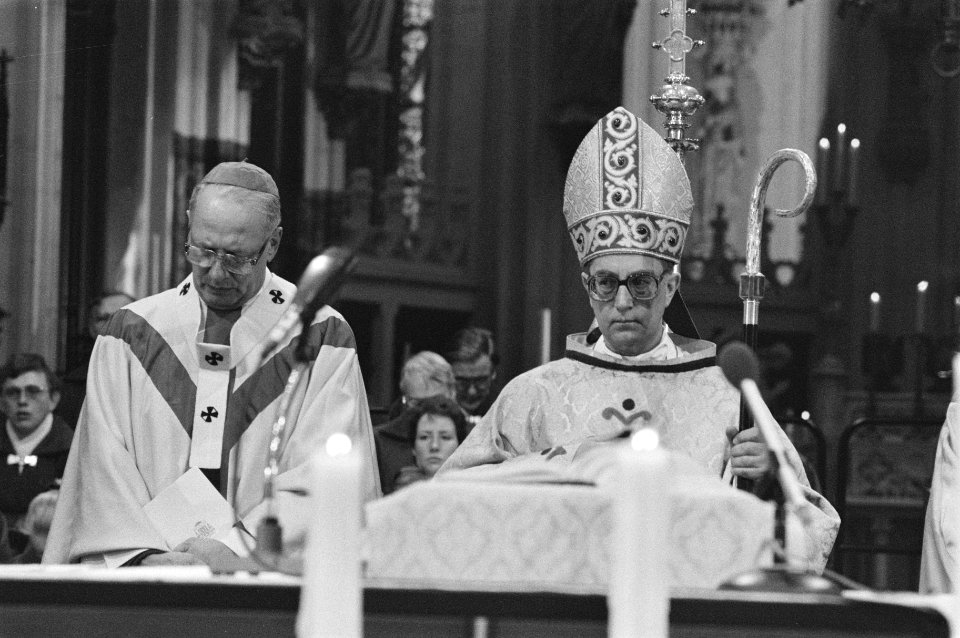 Installatie Bisschop Ter Schure in de St. Jans Kerk in Den Bosch Bisschop Ter , Bestanddeelnr 933-2609
