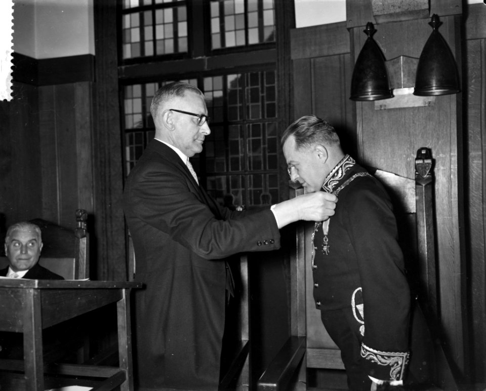 Installatie van mr dr R M A A Geuljans als burgemeester van Breda, Bestanddeelnr 910-8841