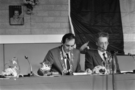 Installatie burgemeester en gemeenteraden Almere en Zeewolde (in Almere werden d, Bestanddeelnr 932-8237