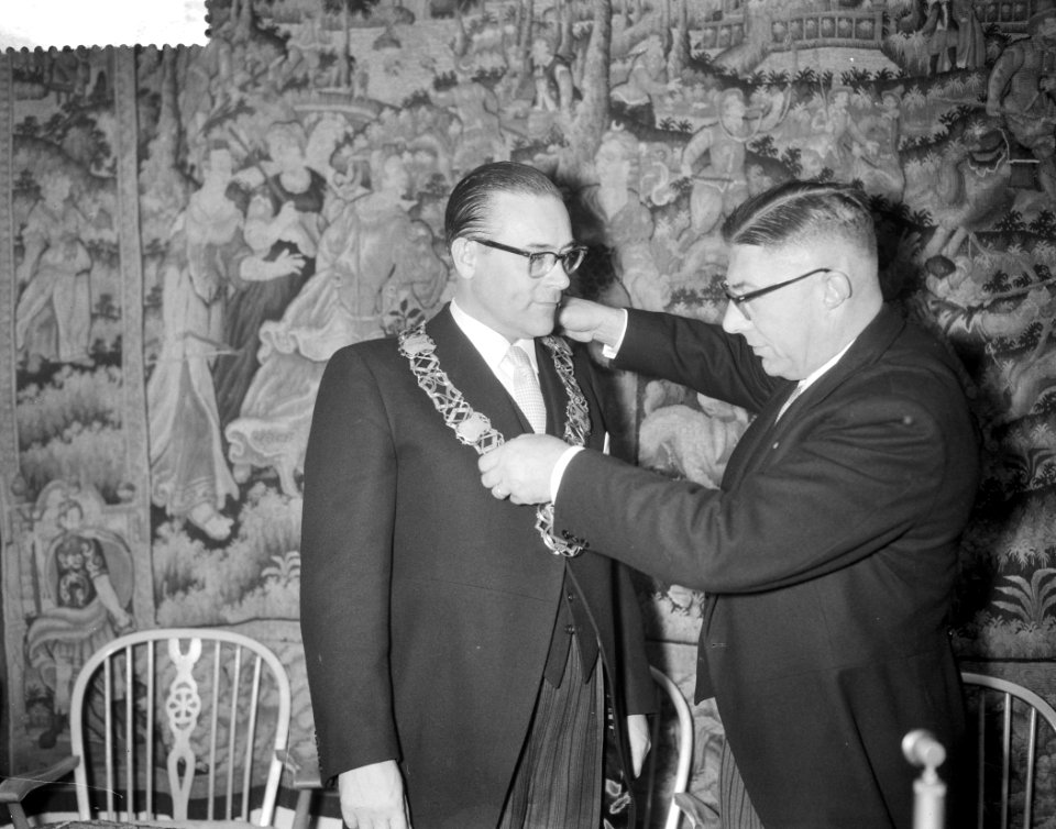 Installatie van ir. H. B. J. Witte tot burgemeester van Eindhoven, locoburgemees, Bestanddeelnr 910-7716