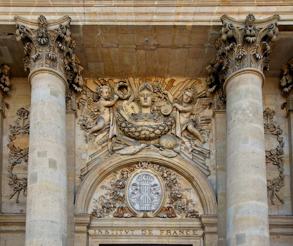 Institut de France décor fronton chapelle