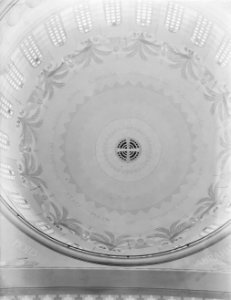 Interieur van de gastenkapel koepel met wandschilderingen, Bestanddeelnr 252-0803