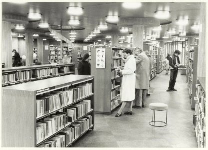 Interieur van de Stadsbibliotheek aan het Doelenplein