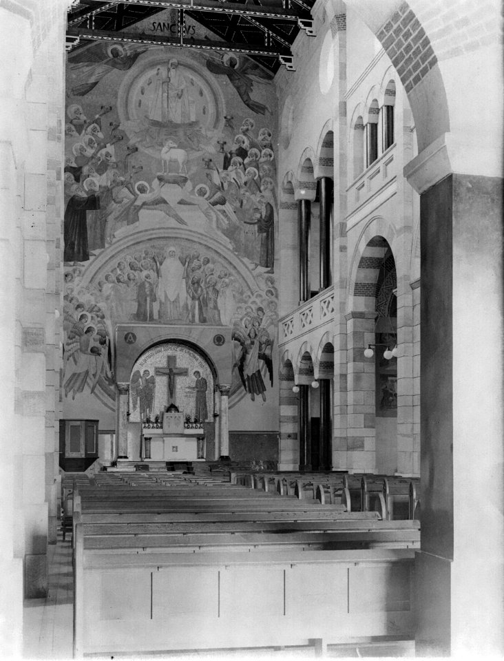 Interieur van de kloosterkerk hoogaltaar met wandschilderingen en mozaïeken voo, Bestanddeelnr 252-0798