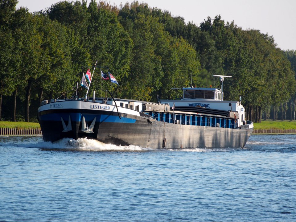 Integro ENI 02326592 at the Amsterdam-Rhine Canal, pic1