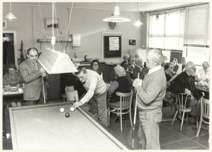Interieur van de Maria Montessorischool aan de Pleiadenstraat. Aktiviteiten van de Bejaardenvereniging