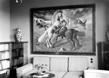Interieur van een kamer met een schilderij met springende paarden aan de wand L, Bestanddeelnr 190-0477