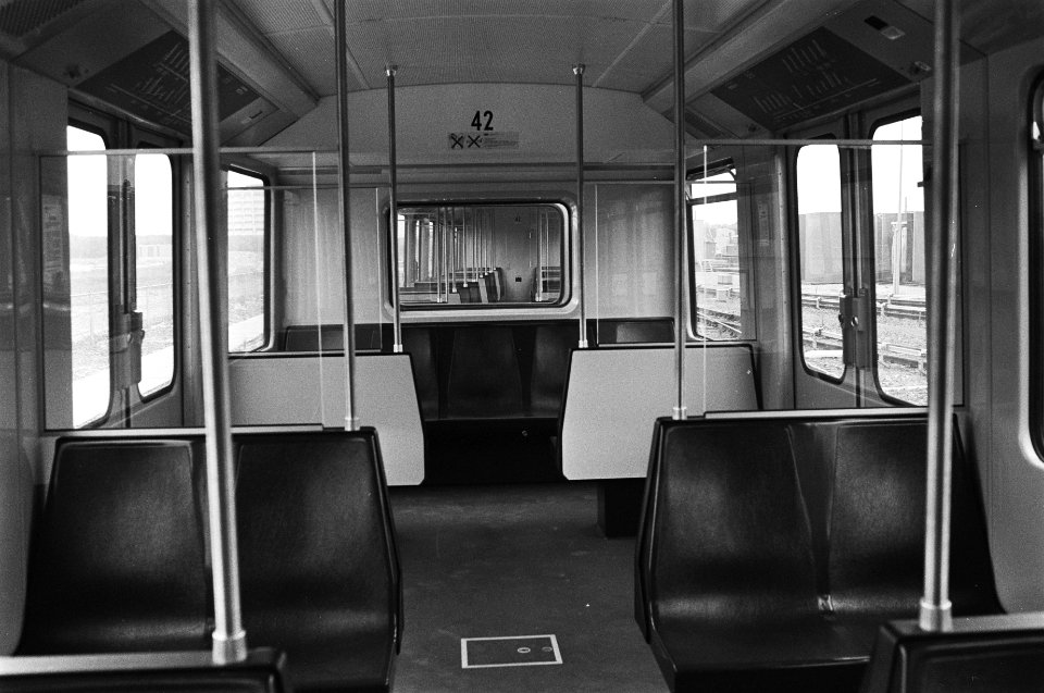 Interieur (aangepast tegen vandalisme), Bestanddeelnr 931-0100